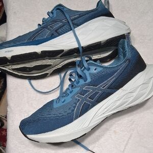 Asics Novablast 4  Men’s Running Shoes  Size 10.5
